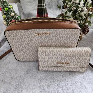 Michael Kors Jet Set Camera Crossbody Bag/Matching Wallet (NWOT)